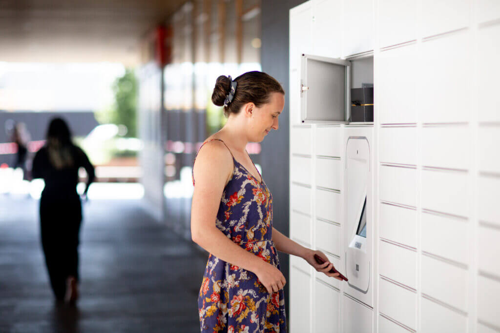Click & collect locker technology